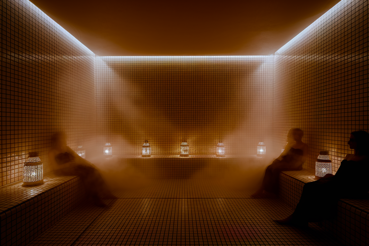 hammam-vapeur-lanternes-silhouettes