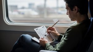 Le rituel anti-rumination de 90 secondes que personne ne t'a jamais donné : la grille de mots fléchés