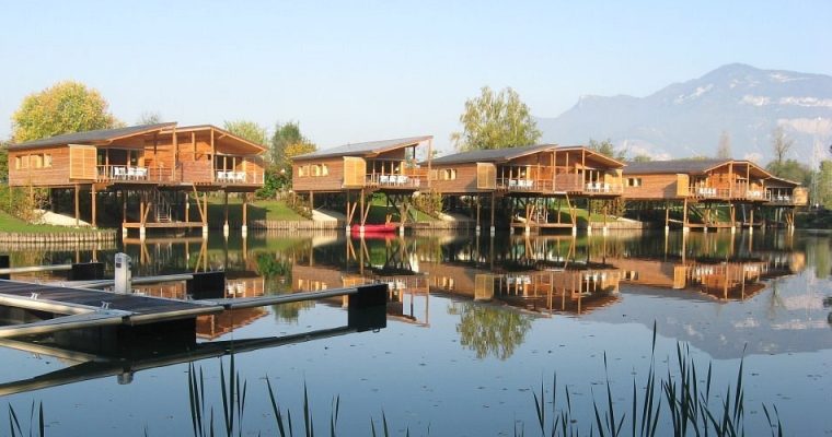 vacances à la montagne, insolites, chalets sur pilotis